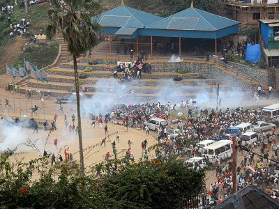 La police disperse les manifestants de l'UNC jeudi 20 février à la place de l'indépendance à Bukavu (Sud-Kivu)